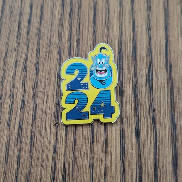 Disney Pin - Picture 1 of 3